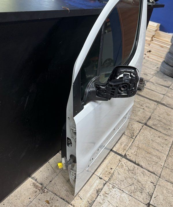 Peugeot Partner door